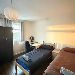 Upton Park - House Apartment London